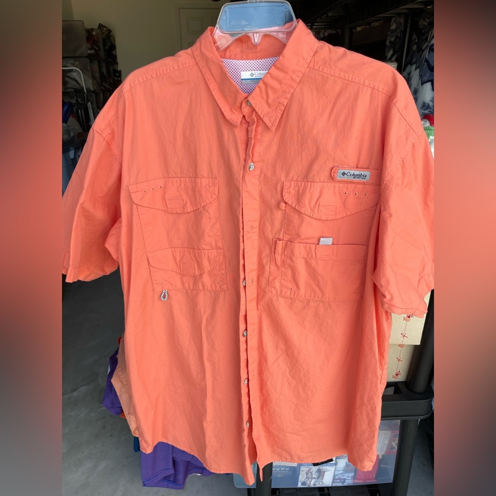 Columbia PFG men’s lg short sleeve button up vented peach pocketed fishing shirt